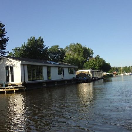 Bb De Woonboot Apartment Anna Paulowna Exterior photo
