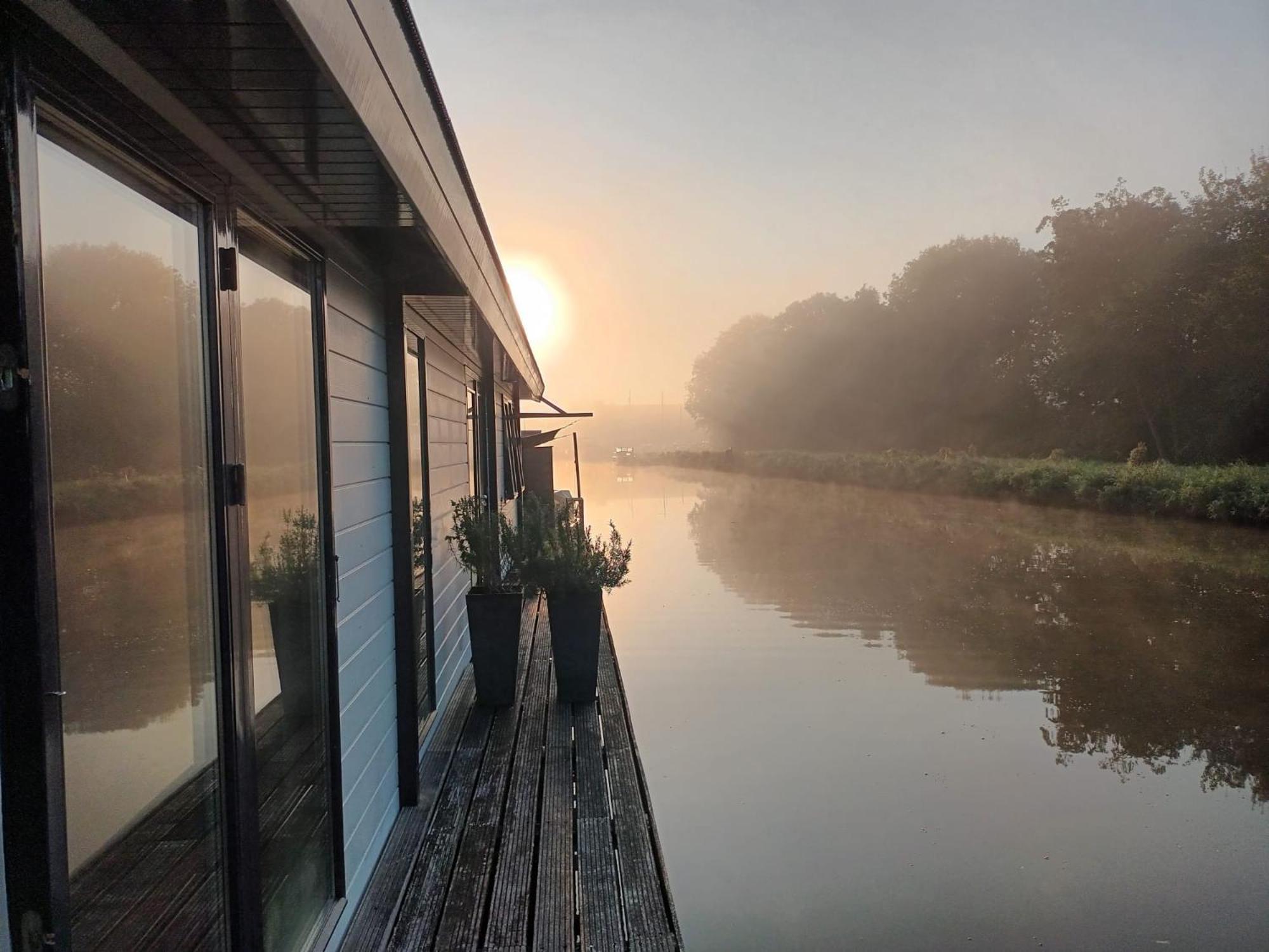 Bb De Woonboot Apartment Anna Paulowna Exterior photo